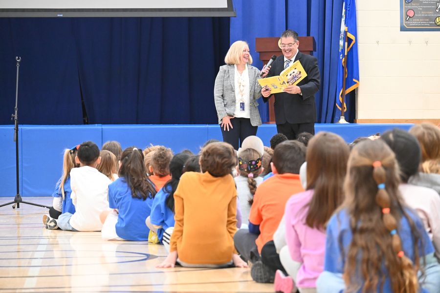 Rep. Rutigliano Celebrates Reading with Trumbull Students